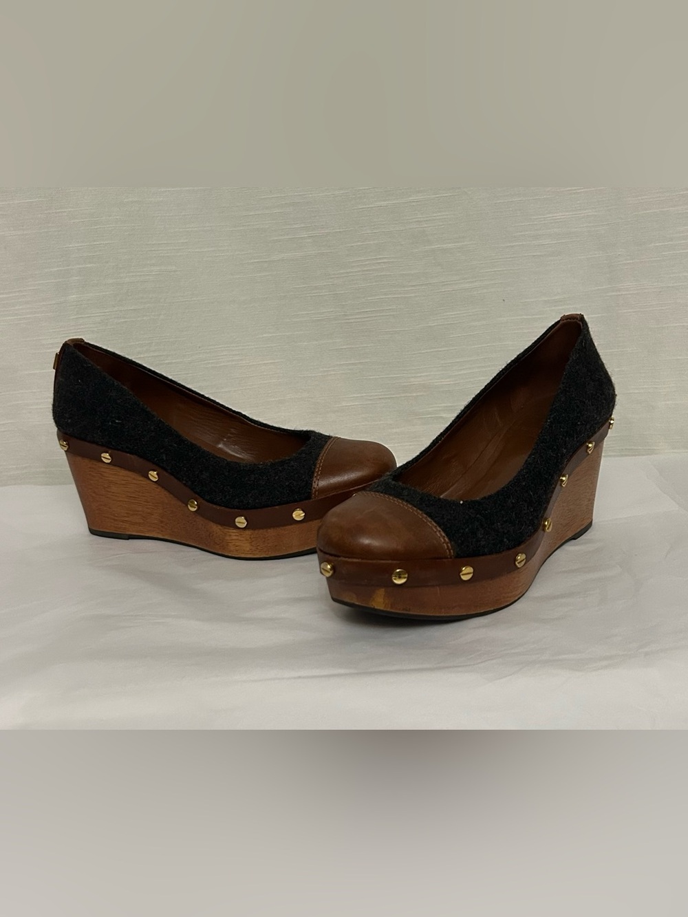 Tory Burch Gray Fabric and Brown Leather Studded Wedge Pumps - Picture 2 of 16